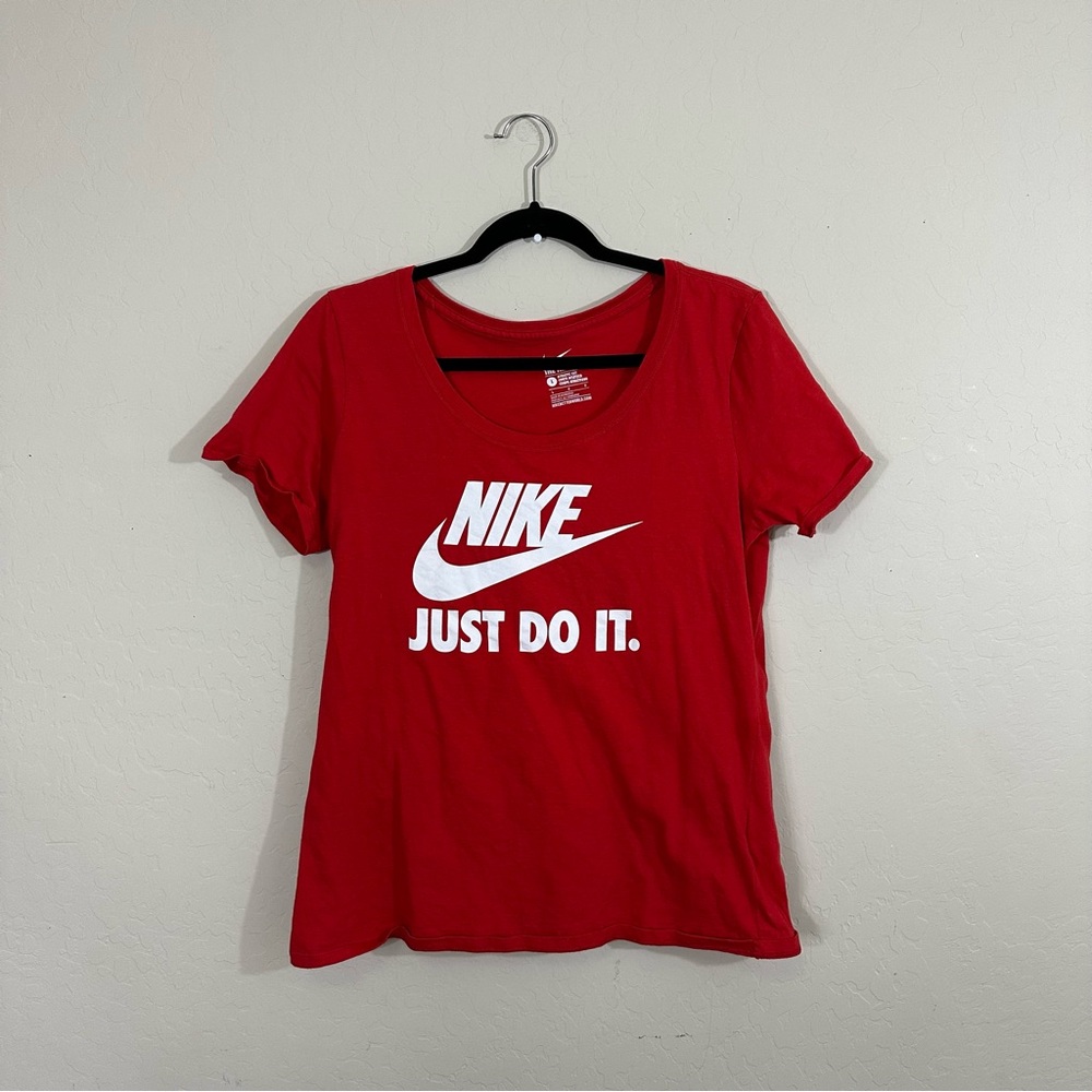 Women’s Large Nike Just Do it logo red short sleeve T-shirt